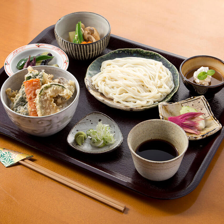 野菜天丼とハーフうどん・そば